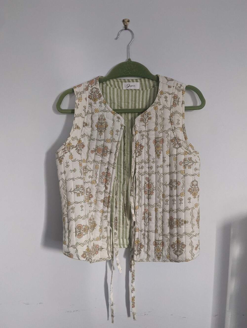 floral cream color quilted vest with tie closure